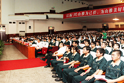 作为推动企业加速生长三大平台之一的人力资源治理提升事情，将是目今和以后一段时期尊龙凯时股份人力资源治理的主要使命。